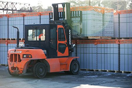 Погрузчик на производстве газобетонных блоков